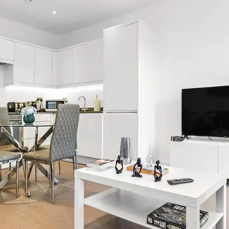 Metropolitan Luxury: Chic 2Br Flat In St. Albans Apartment St Albans Exterior photo