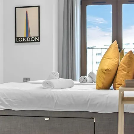 Metropolitan Luxury: Chic 2Br Flat In St. Albans Apartment St Albans Exterior photo