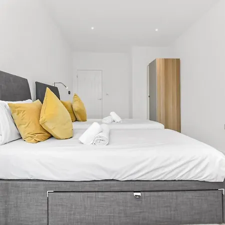 Metropolitan Luxury: Chic 2Br Flat In St. Albans Apartment St Albans Exterior photo