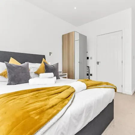 Metropolitan Luxury: Chic 2Br Flat In St. Albans Apartment St Albans Exterior photo