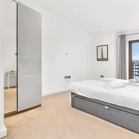 Metropolitan Luxury: Chic 2Br Flat In St. Albans Apartment St Albans Exterior photo