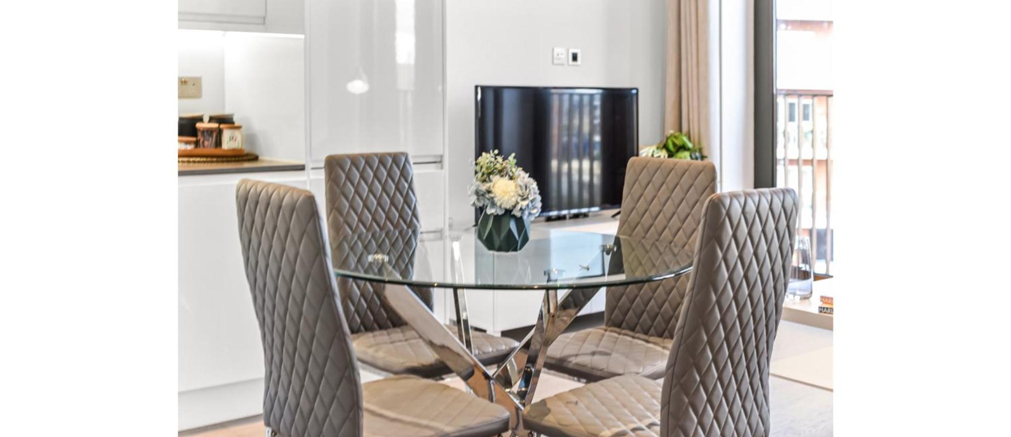 Metropolitan Luxury: Chic 2br Flat In St. Albans