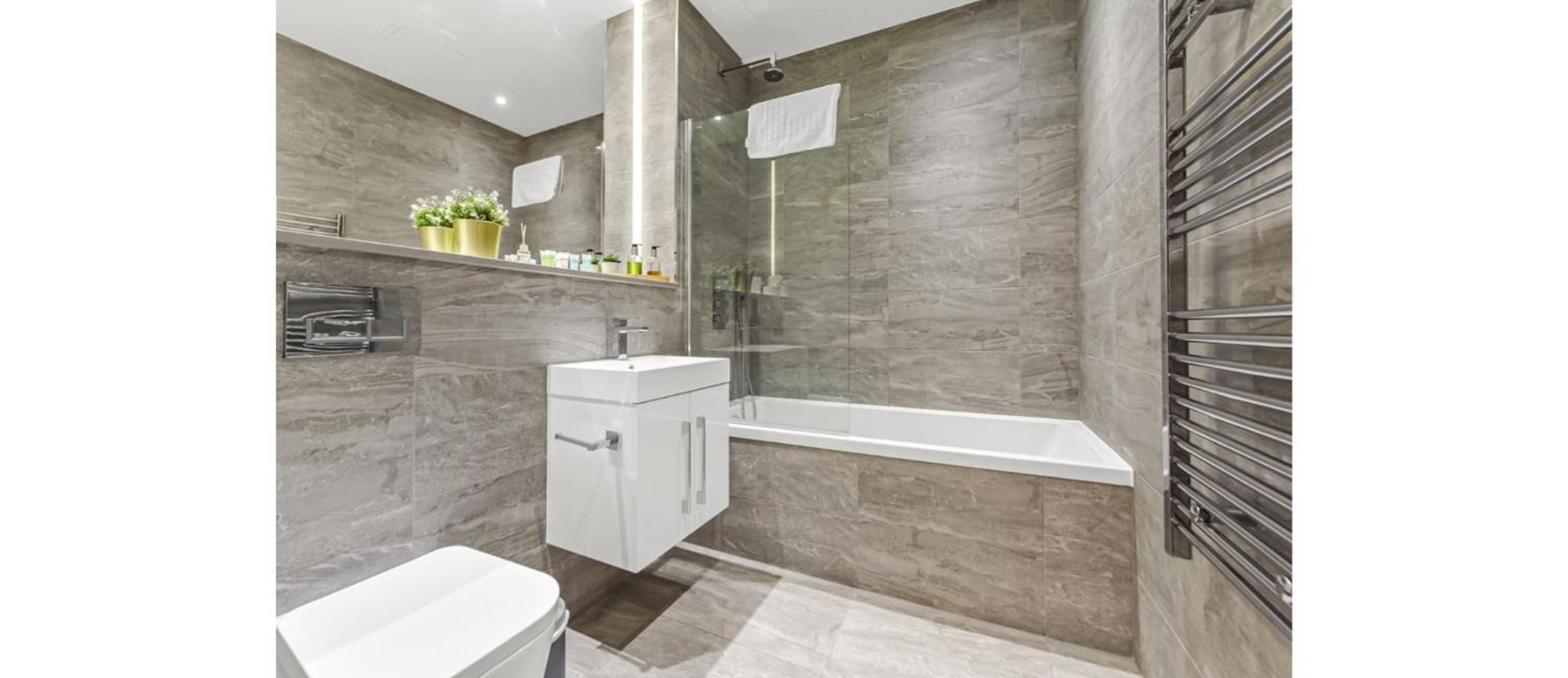 Metropolitan Luxury: Chic 2br Flat In St. Albans Apartment